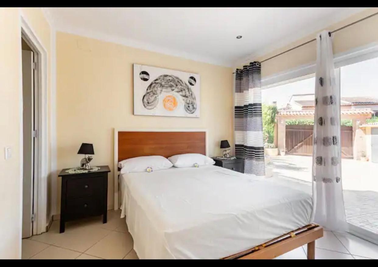 Villa Eva Asiana Guesthouse With Shared Pool ベニッサ エクステリア 写真