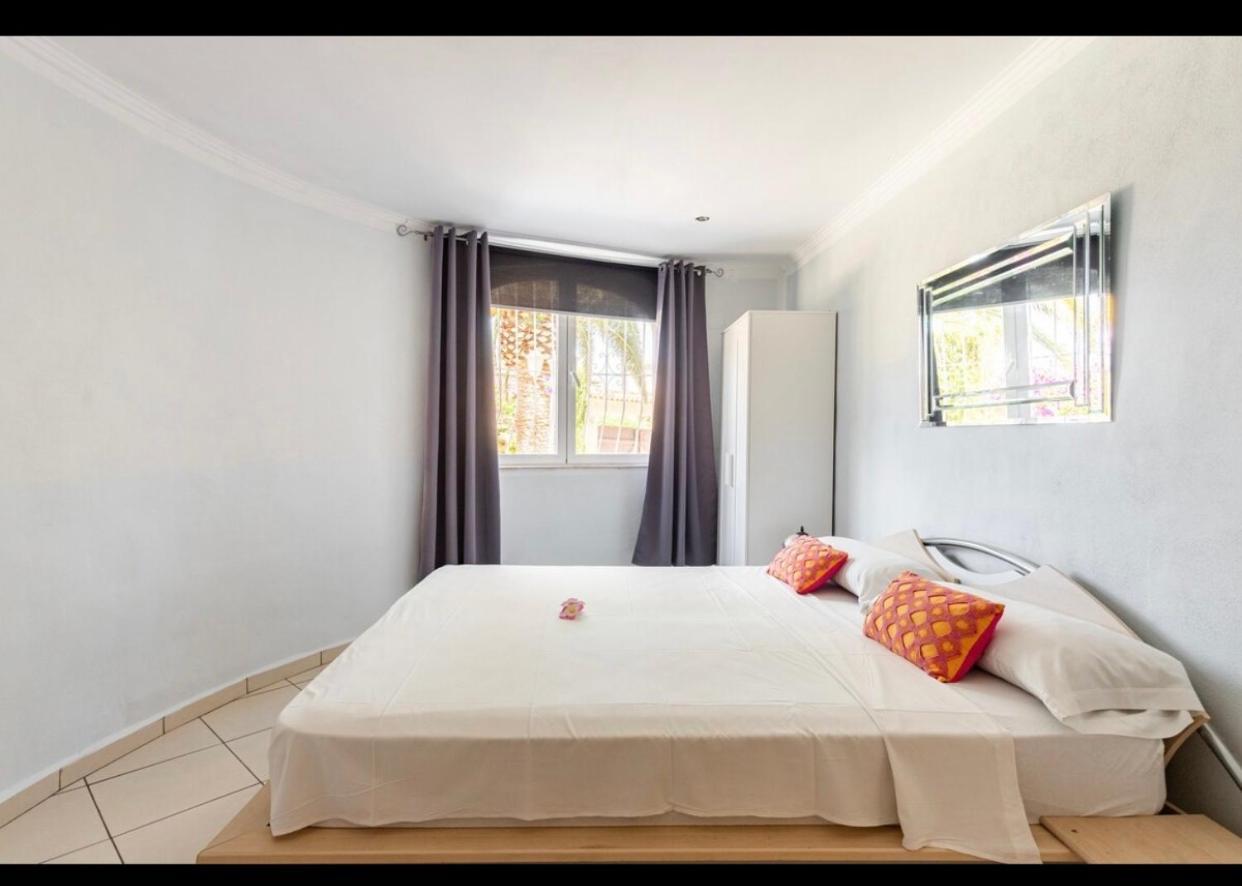 Villa Eva Asiana Guesthouse With Shared Pool ベニッサ エクステリア 写真