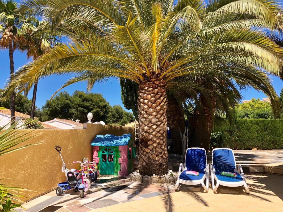 Villa Eva Asiana Guesthouse With Shared Pool ベニッサ エクステリア 写真